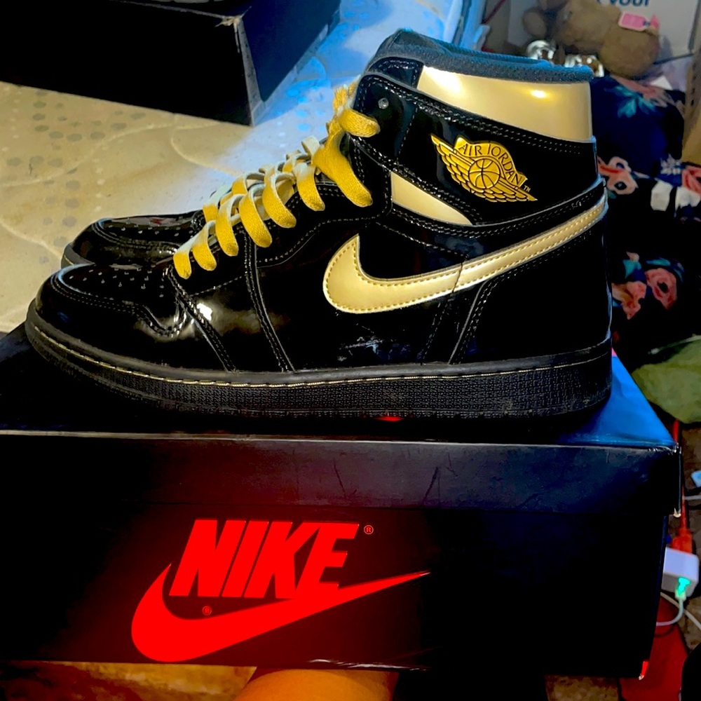 Jordan 1 Gold And Black